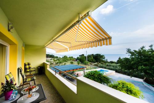 Apartments with swimming pool Podstrana, Split - 13393