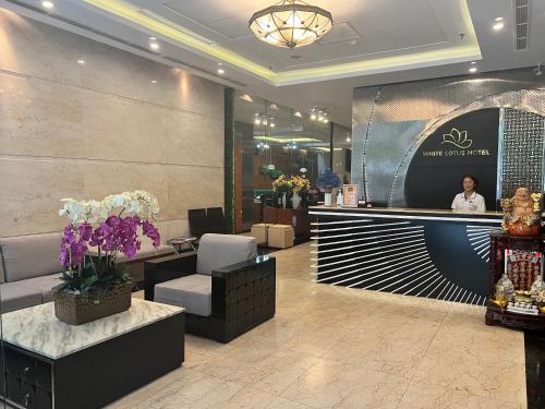 Lobbyen eller receptionen på White Lotus Saigon Hotel