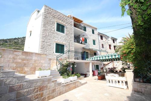 Apartments by the sea Bol - Brac - 13413