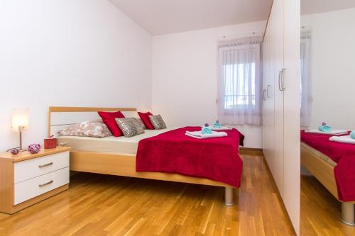 Apartments with WiFi Split - 13415