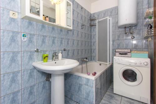 Apartments with WiFi Split - 13415