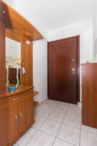 Apartments with WiFi Split - 13415