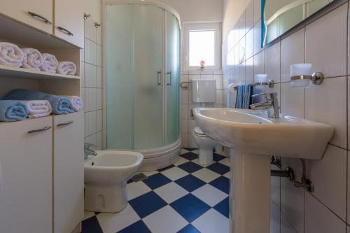Apartments with parking space Crikvenica - 13450