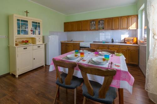 Apartments with parking space Crikvenica - 13450