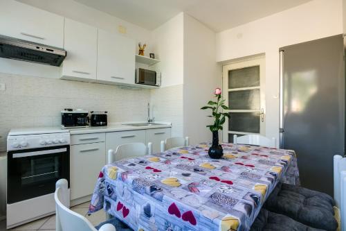 Apartments by the sea Pula - 13502