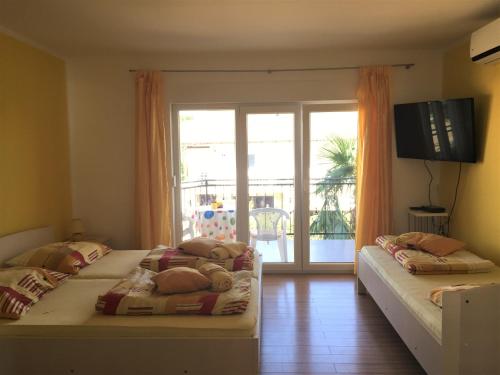Apartments with a parking space Novigrad - 13511