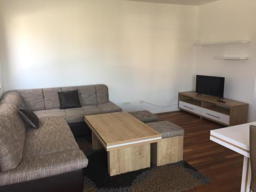 Apartments with a parking space Split - 13554