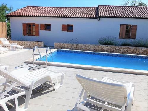 Family-friendly apartments with swimming pools Vir - Lozice, Vir - 13569