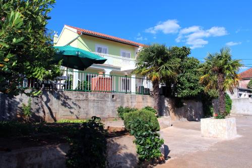 Fotografie z fotogalerie ubytování Apartments by the sea Tisno, Murter - 13588 v destinaci Tisno