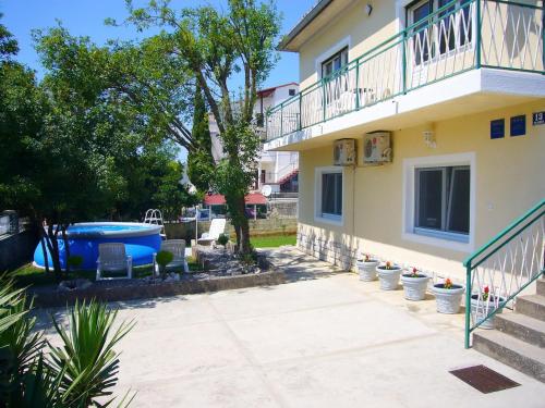 Fotografie z fotogalerie ubytování Family friendly apartments with a swimming pool Jadranovo, Crikvenica - 13593 v destinaci Jadranovo