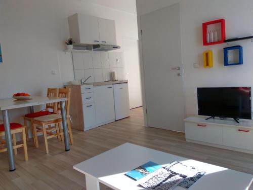 Apartments with parking space Bilo, Primosten - 13612