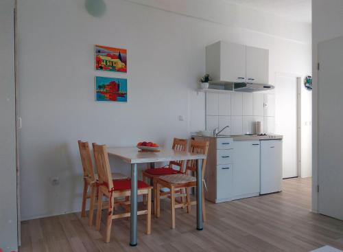 Apartments with parking space Bilo, Primosten - 13612