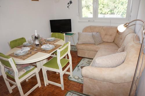Apartments by the sea Trogir - 13623