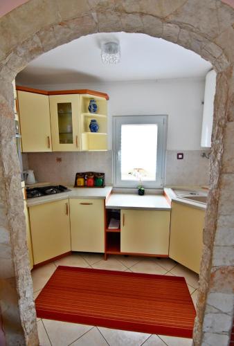 Kuchyň nebo kuchyňský kout v ubytování Apartments with parking space Savudrija, Umag - 13589