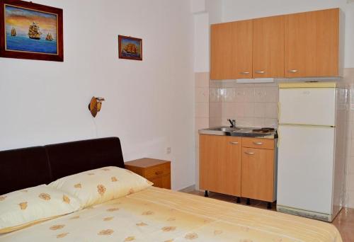 Apartments by the sea Pag - 13251