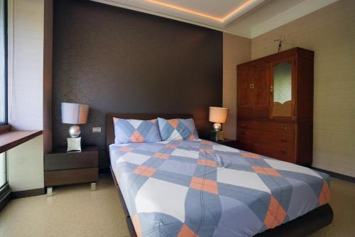 Ein Bett oder Betten in einem Zimmer der Unterkunft 小鳥敲門 Bird Villa