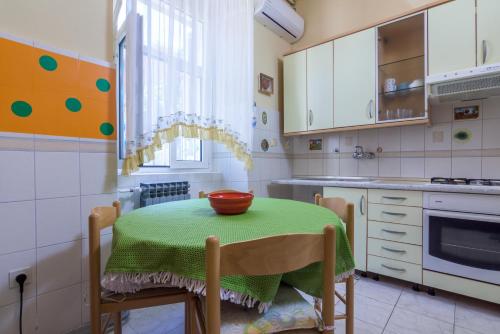 Kuchyň nebo kuchyňský kout v ubytování Apartments with WiFi Pula - 14582