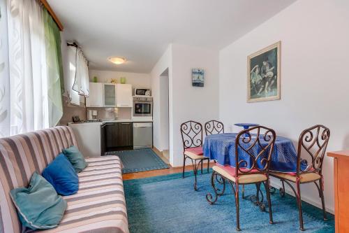 Apartments and rooms by the sea Mali Losinj (Losinj) - 14652
