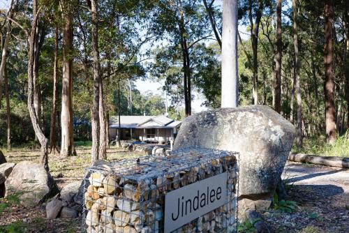 a sign on a rock next to a pole at Jindalee Spa Lodge in Vacy