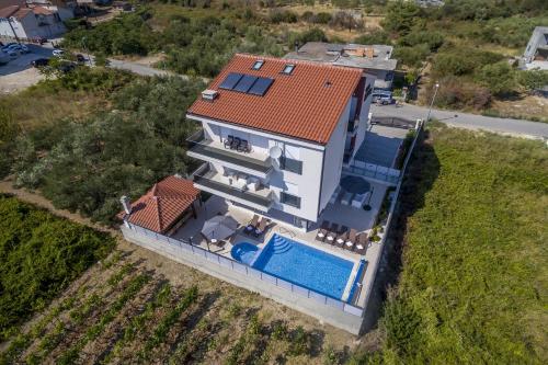 Luxury villa with a swimming pool Stobrec, Split - 14700