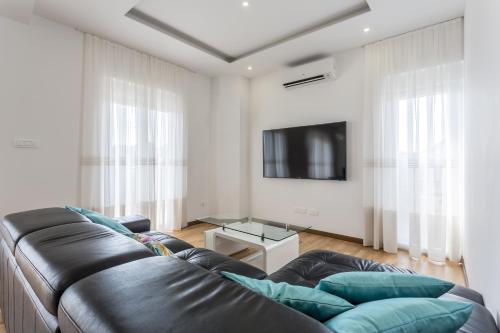Luxury villa with a swimming pool Stobrec, Split - 14700