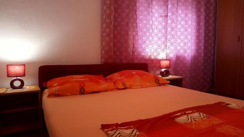 Postel nebo postele na pokoji v ubytování Seaside holiday house Vinisce, Trogir - 14704