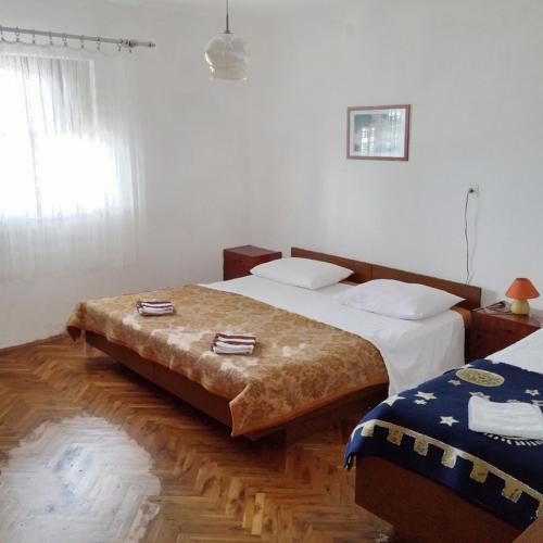 Apartments with parking space Supetar, Brac - 14720