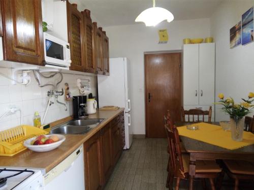 Apartments by the sea Supetar, Brac - 14747