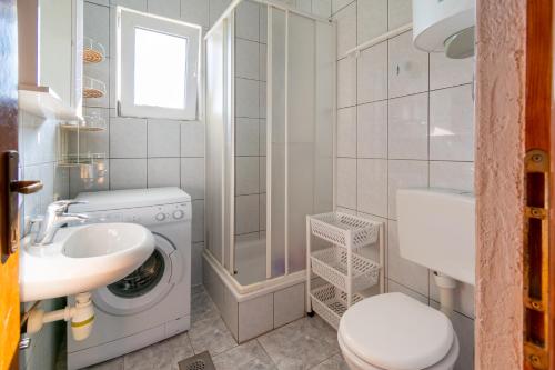 Kúpeľňa v ubytovaní Apartment Bibinje 14773c