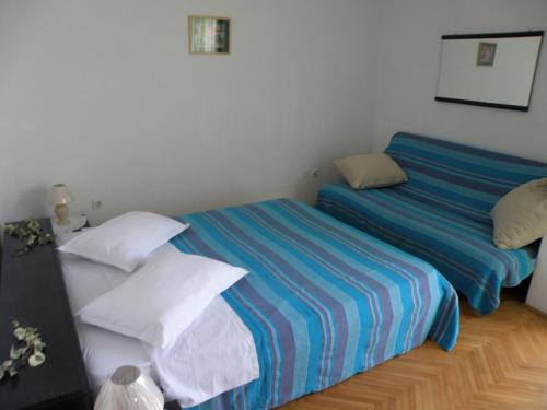 a bedroom with two beds and azeb at Apartments for families with children Pasman - 14788 in Mali Pašman