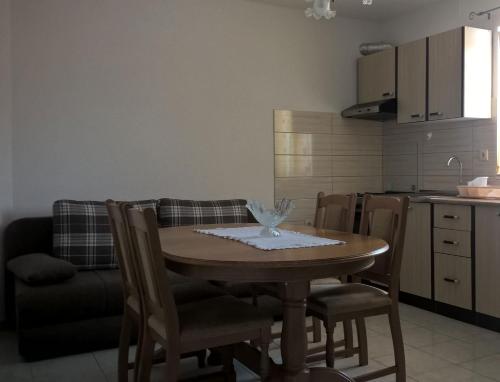 Kuchyňa alebo kuchynka v ubytovaní Apartments with parking spaces Poljica, Trogir - 14803