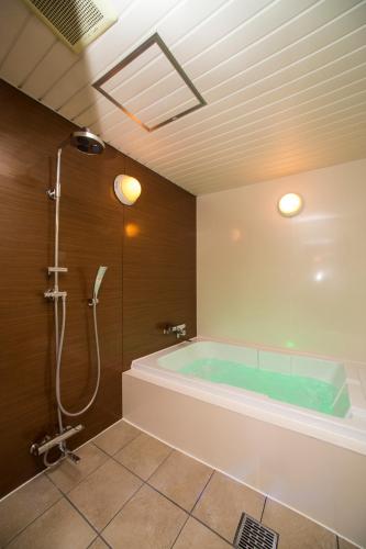Bilik mandi di Hotel LALA minato - Adult Only