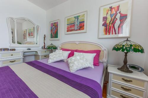 Apartment Arbanija 14825b