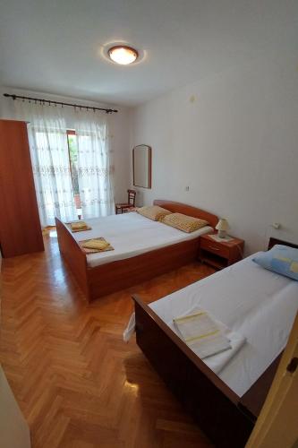Apartments with parking space Novalja, Pag - 13006