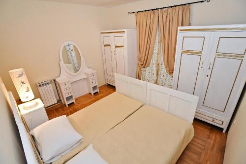 a bedroom with a dressing table and a mirror at Holiday house with a parking space Zadar - 14848 in Zadar