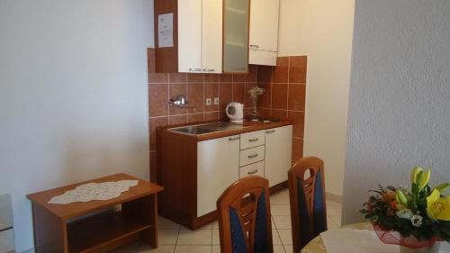 Apartments by the sea Baska Voda, Makarska - 14881