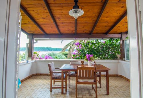 Apartments by the sea Barbat, Rab - 14884