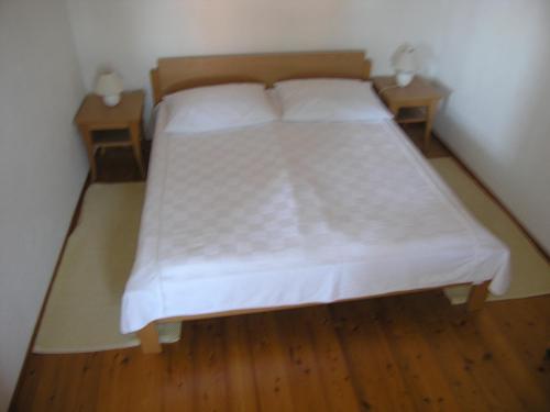 Giường trong phòng chung tại Apartments with a parking space Smokvica Krmpotska, Novi Vinodolski - 14906