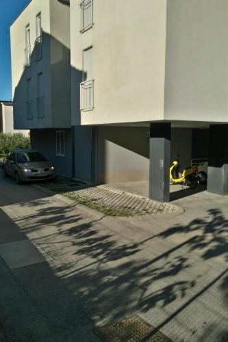 Apartments with a parking space Podstrana, Split - 14934