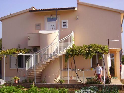 Fotografia z galérie ubytovania Apartments by the sea Trogir - 14988 v Trogiri