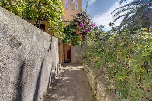 Apartments with a parking space Mali Losinj (Losinj) - 15050