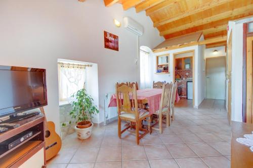 Apartments with a parking space Mali Losinj (Losinj) - 15050