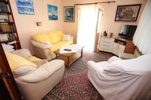Apartments by the sea Trogir - 15011