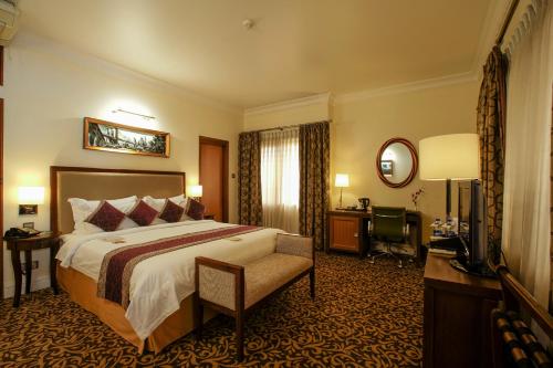 Säng eller sängar i ett rum på Royal Park Residence Hotel