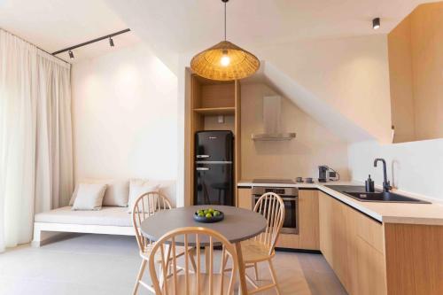 Kuchyň nebo kuchyňský kout v ubytování Pnoes Luxury Suites