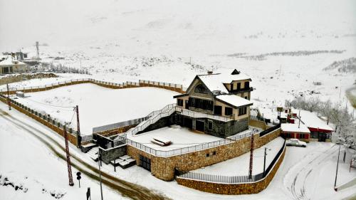 Chalet de Charme, Cedar, Lebanon, ENTIRE CHALET v zimě