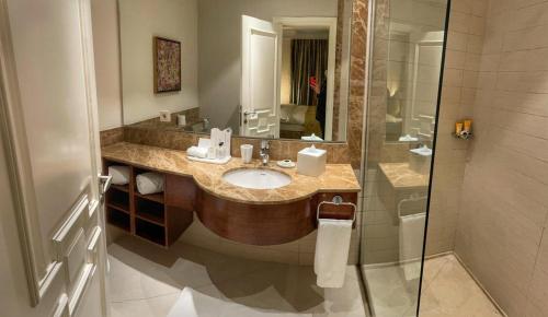 a bathroom with a sink and a shower at Vivienda Hotel Villas in Riyadh