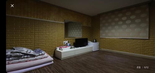 Gallery image of Queen Motel Andong in Andong