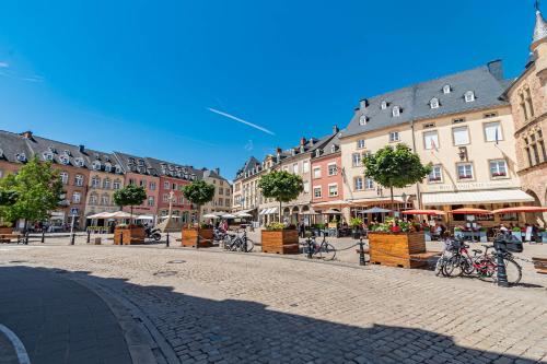 a cobblestone street in a city with buildings at Hôtel Le Petit Poète in Echternach