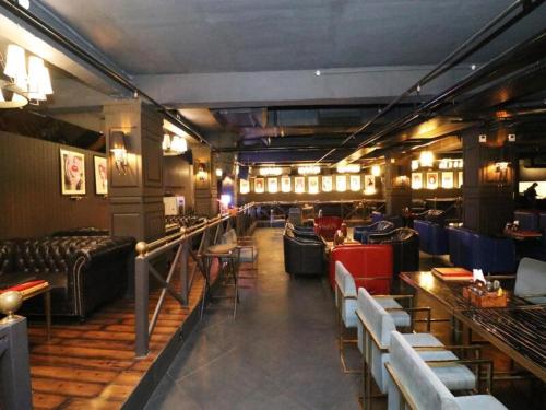 Un restaurante o sitio para comer en Dazzling